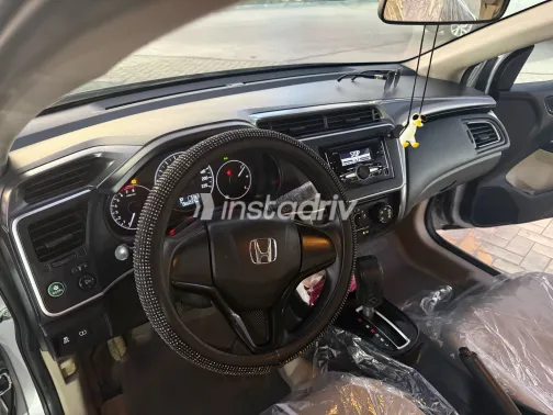 هوندا سيتى 2019 أبيض مستعملة للبيع - 7