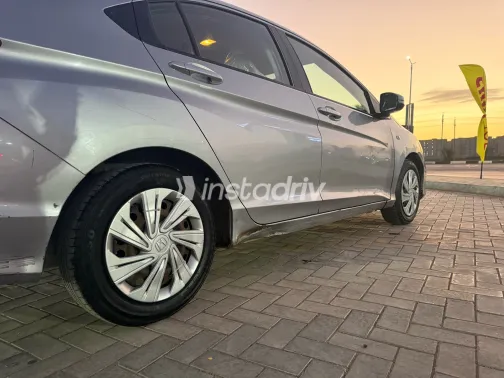 هوندا سيتى 2019 أبيض مستعملة للبيع - 9