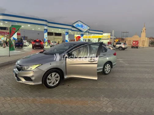 هوندا سيتى 2019 أبيض مستعملة للبيع - 10