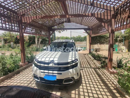 سيتروين C5 اير كروس 2020 أبيض مستعملة للبيع - 2