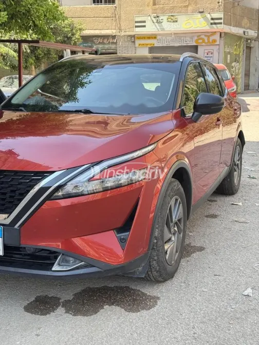 نيسان قشقاي 2022 أحمر غامق مستعملة للبيع - 1