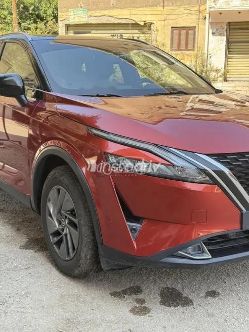 نيسان قشقاي 2022 أحمر غامق مستعملة للبيع - 2
