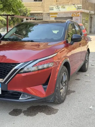 نيسان قشقاي 2022 أحمر غامق مستعملة للبيع