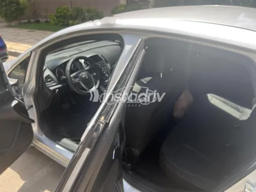 اوبل أسترا 2016 فضي مستعملة للبيع - 2