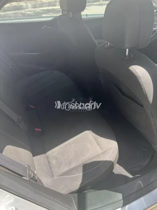 اوبل أسترا 2016 فضي مستعملة للبيع - 4