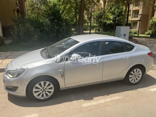 اوبل أسترا 2016 فضي مستعملة للبيع - 6