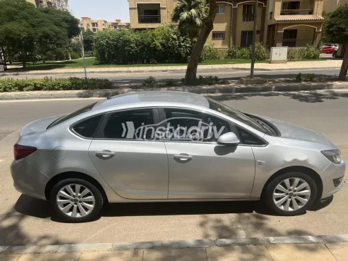 اوبل أسترا 2016 فضي مستعملة للبيع - 7