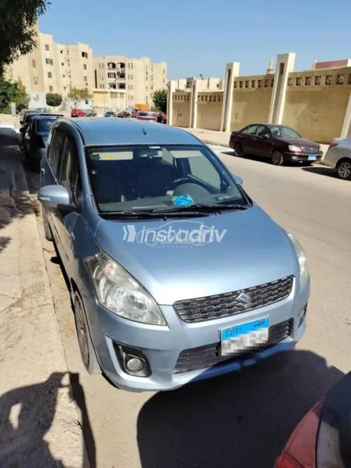 سوزوكى ارتيجا 2015 أبيض مستعملة للبيع - 2