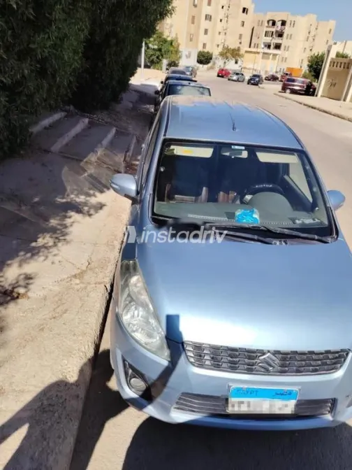 سوزوكى ارتيجا 2015 أبيض مستعملة للبيع - 3