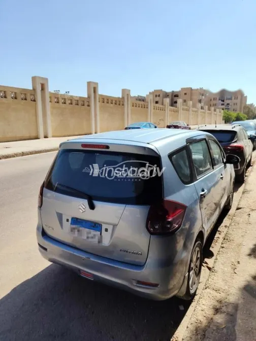 سوزوكى ارتيجا 2015 أبيض مستعملة للبيع - 8