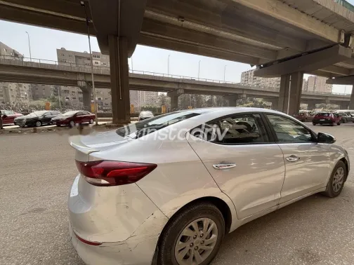 هيونداي إلنترا اى دى 2019 أبيض مستعملة للبيع - 3