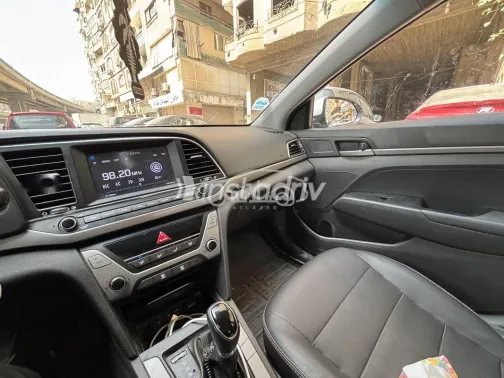 هيونداي إلنترا اى دى 2019 أبيض مستعملة للبيع - 7