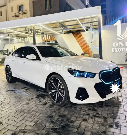 بي ام دبليو 520 2025 أبيض مستعملة للبيع - 1