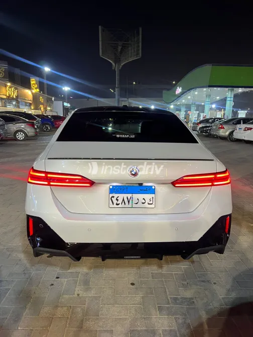 بي ام دبليو 520 2025 أبيض مستعملة للبيع - 7