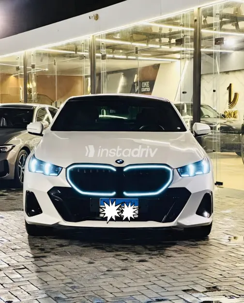 بي ام دبليو 520 2025 أبيض مستعملة للبيع - 10