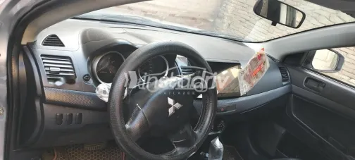 ميتسوبيشي لانسر اى اكس شارك 2015 فضي مستعملة للبيع - 3