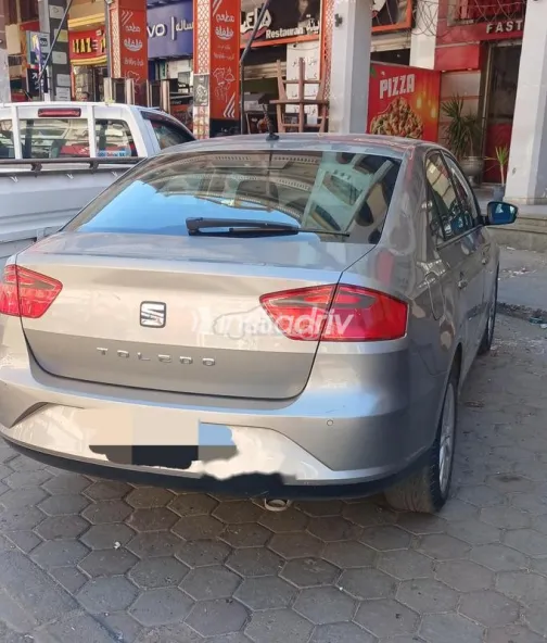 سيات توليدو 2019 ذهبي مستعملة للبيع - 2