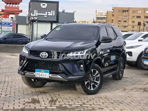 تويوتا فورتشنر 2025 أبيض مستعملة للبيع - 3