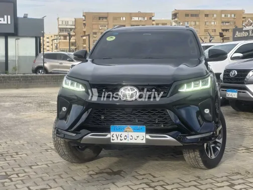 تويوتا فورتشنر 2025 أبيض مستعملة للبيع - 4