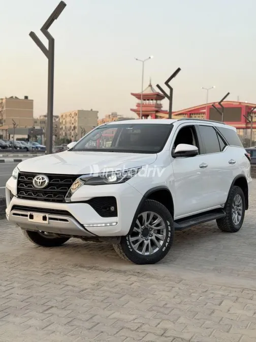 تويوتا فورتشنر 2024 أبيض مستعملة للبيع - 1