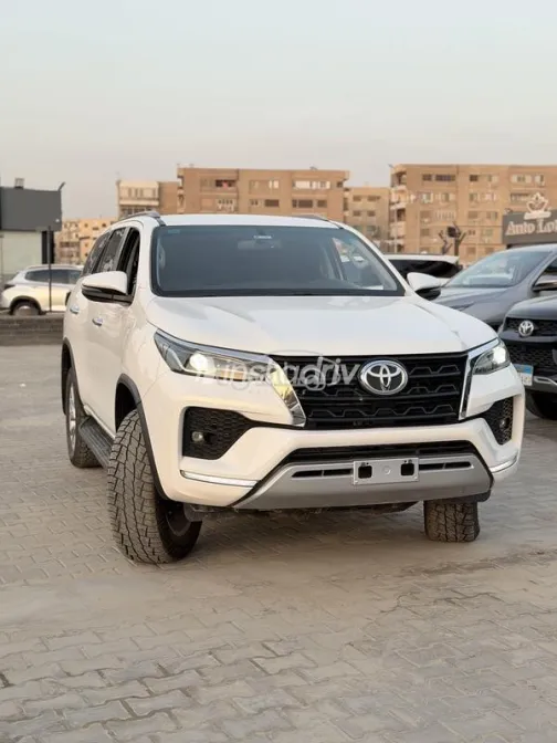 تويوتا فورتشنر 2024 أبيض مستعملة للبيع - 3