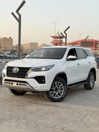 تويوتا فورتشنر 2024 أبيض مستعملة للبيع