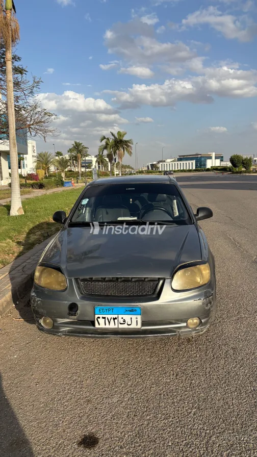 Hyundai Verna 2011 White Used for Sale - 1
