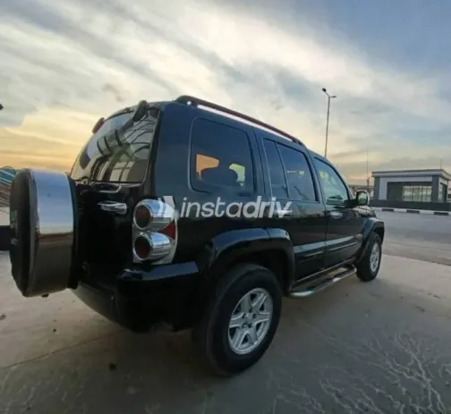 جيب ليبيرتى 2006 أسود مستعملة للبيع - 2