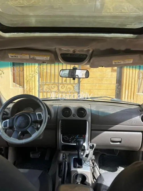 جيب ليبيرتى 2006 أسود مستعملة للبيع - 3