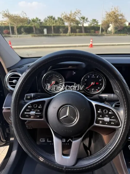 مرسيدس E 180 2019 أسود مستعملة للبيع - 3