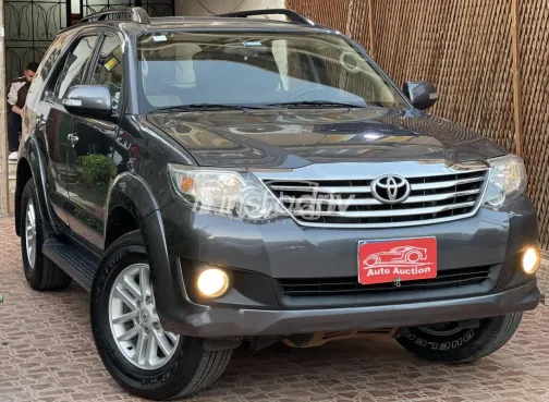 تويوتا فورتشنر 2015 رمادي مستعملة للبيع - 3