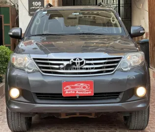 تويوتا فورتشنر 2015 رمادي مستعملة للبيع