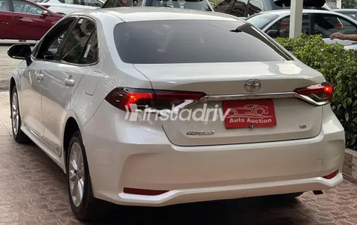 تويوتا كورولا 2020 أبيض مستعملة للبيع - 2