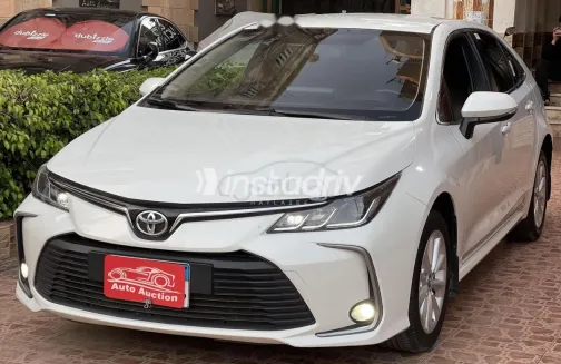 تويوتا كورولا 2020 أبيض مستعملة للبيع - 3