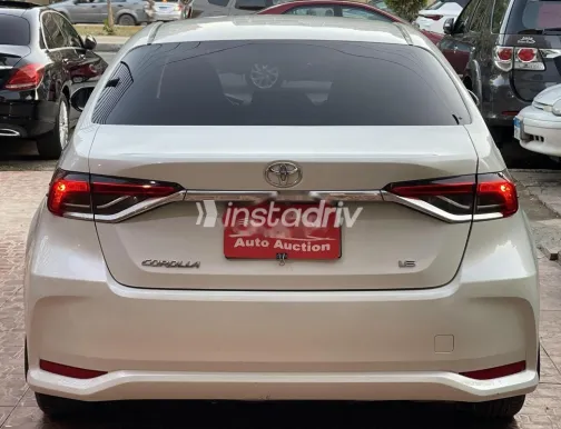 تويوتا كورولا 2020 أبيض مستعملة للبيع - 4