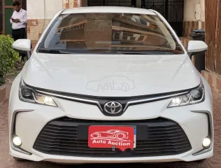 تويوتا كورولا 2020 أبيض مستعملة للبيع