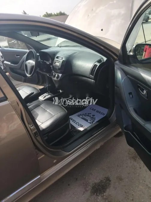 هيونداي إلنترا اتش دى 2019 أبيض مستعملة للبيع - 9