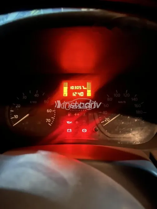 Renault Logan 2010 Red Used for Sale - 4