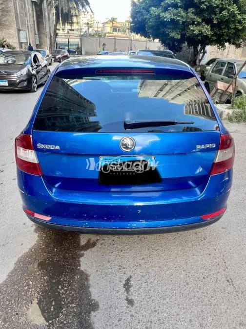 سكودا رابيد سبيس باك 2015 أبيض مستعملة للبيع - 2