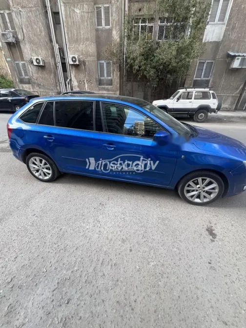 سكودا رابيد سبيس باك 2015 أبيض مستعملة للبيع - 3