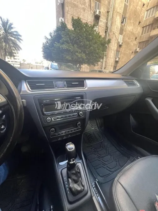 سكودا رابيد سبيس باك 2015 أبيض مستعملة للبيع - 4