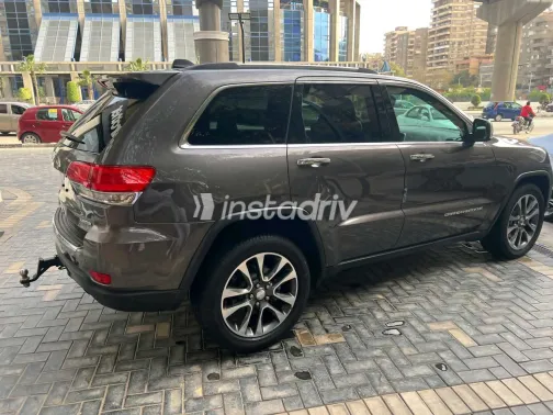 جيب جراند شيروكي 2018 أبيض مستعملة للبيع - 1