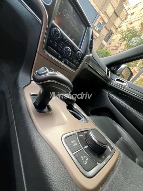 جيب جراند شيروكي 2018 أبيض مستعملة للبيع - 2