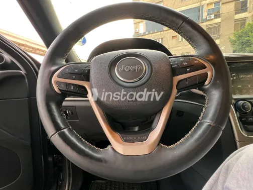 جيب جراند شيروكي 2018 أبيض مستعملة للبيع - 7