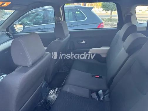 تويوتا رش 2023 أبيض مستعملة للبيع - 8