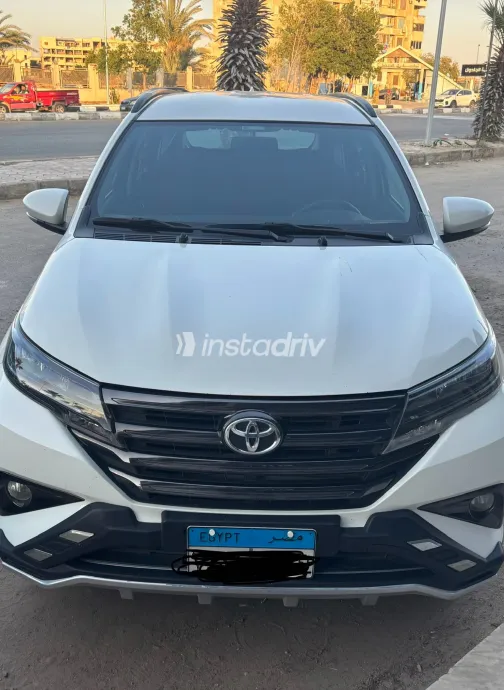 تويوتا رش 2023 أبيض مستعملة للبيع - 9