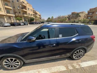 سانج يونج تيفولى 2019 أبيض مستعملة للبيع
