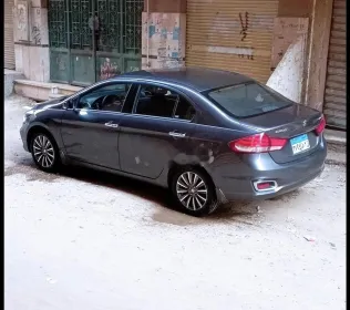 سوزوكى سياز 2022 أزرق غامق مستعملة للبيع