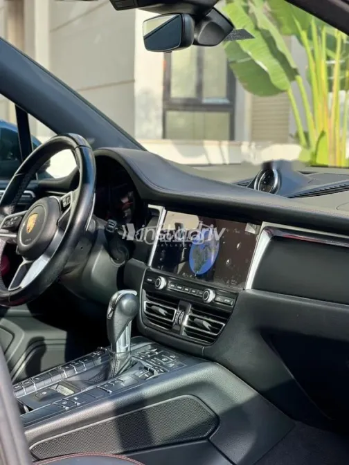 Porsche Macan 2021 Black Used for Sale - 3