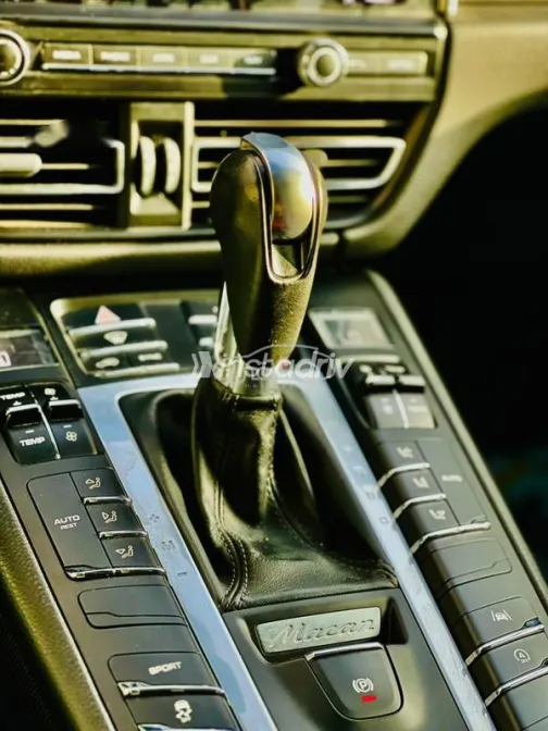 Porsche Macan 2021 Black Used for Sale - 10